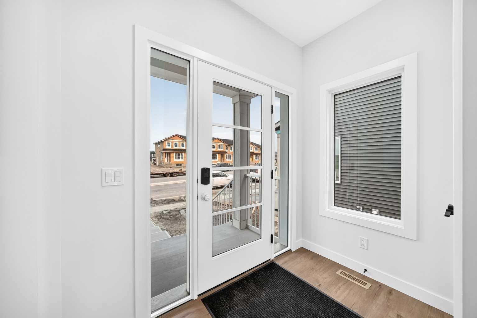 182 Lanark Gate SE — photo 3