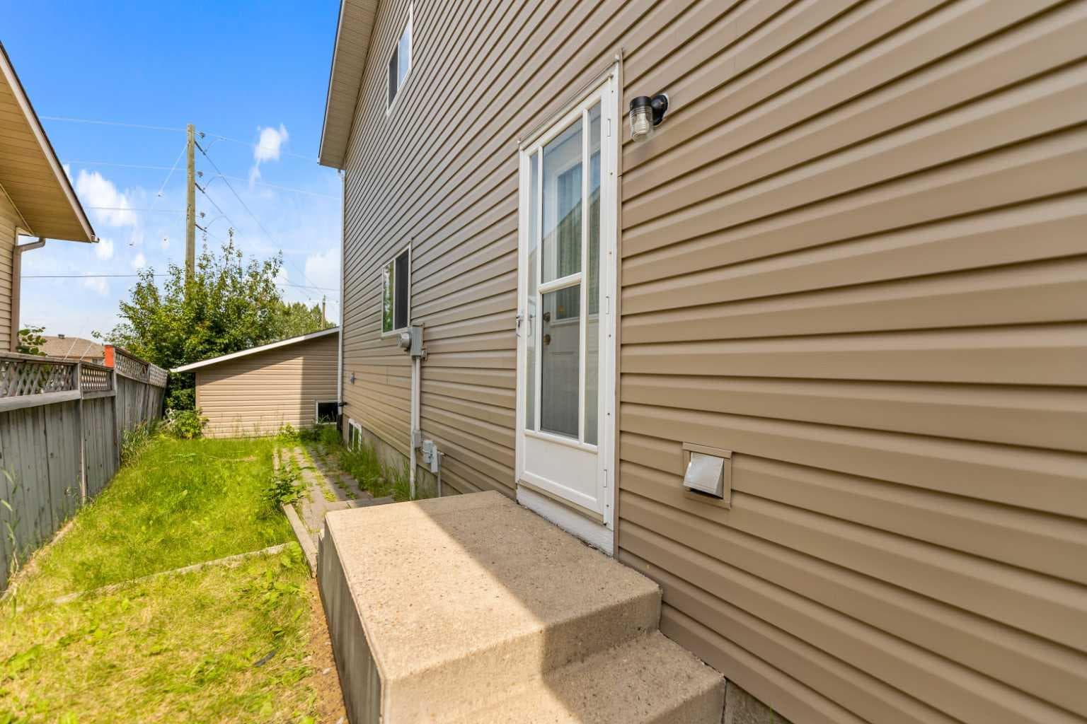 226 Sandstone Drive NW — photo 3