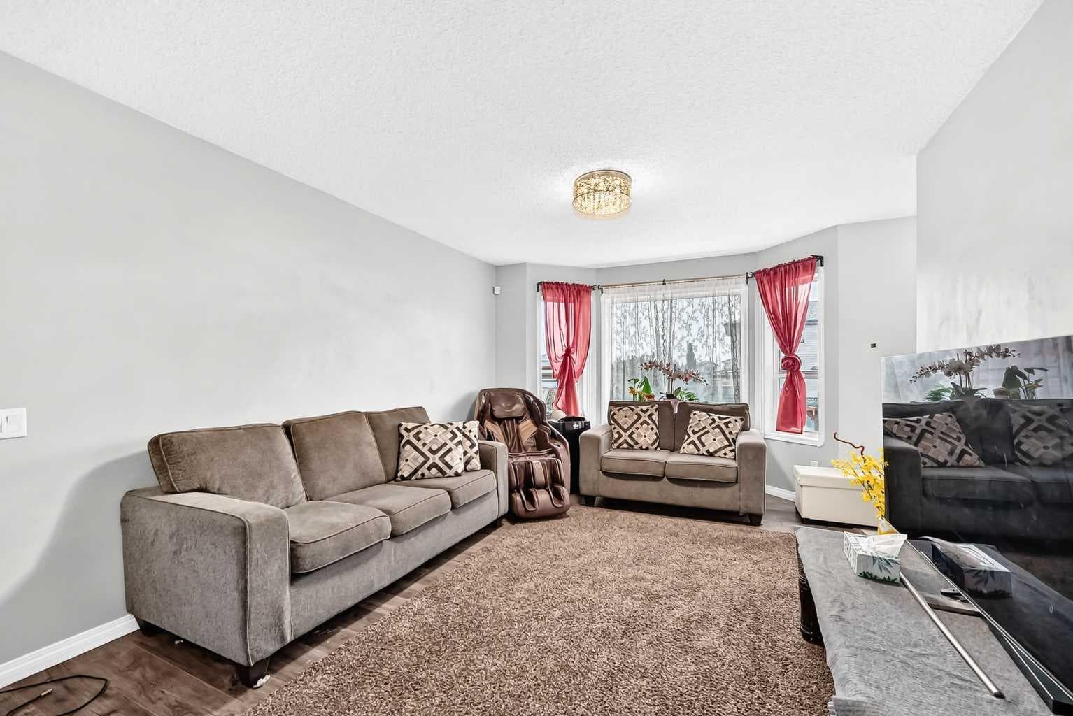 125 Appleburn Close SE — photo 3