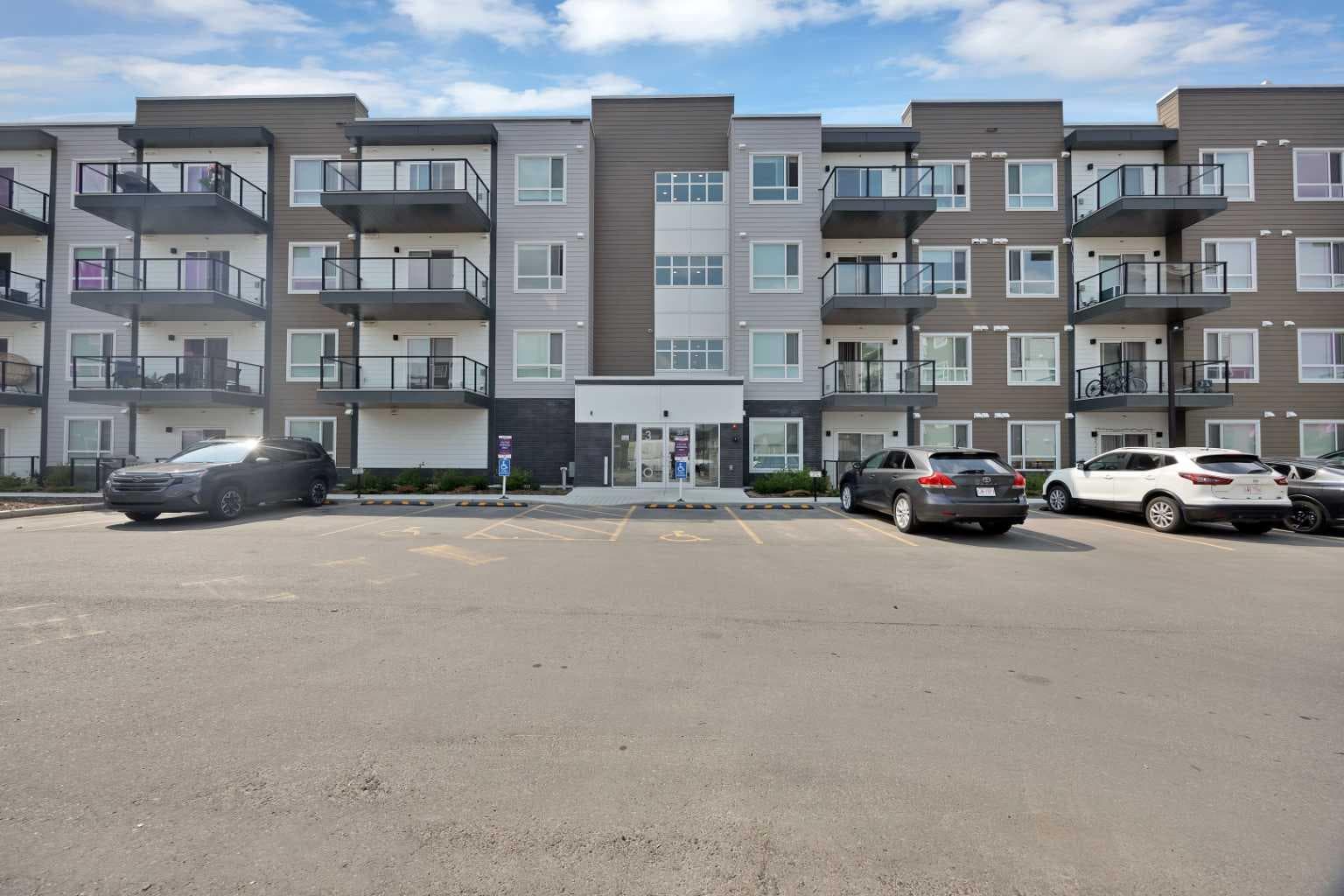 3315, 33 Carringham Gate NW — photo 3