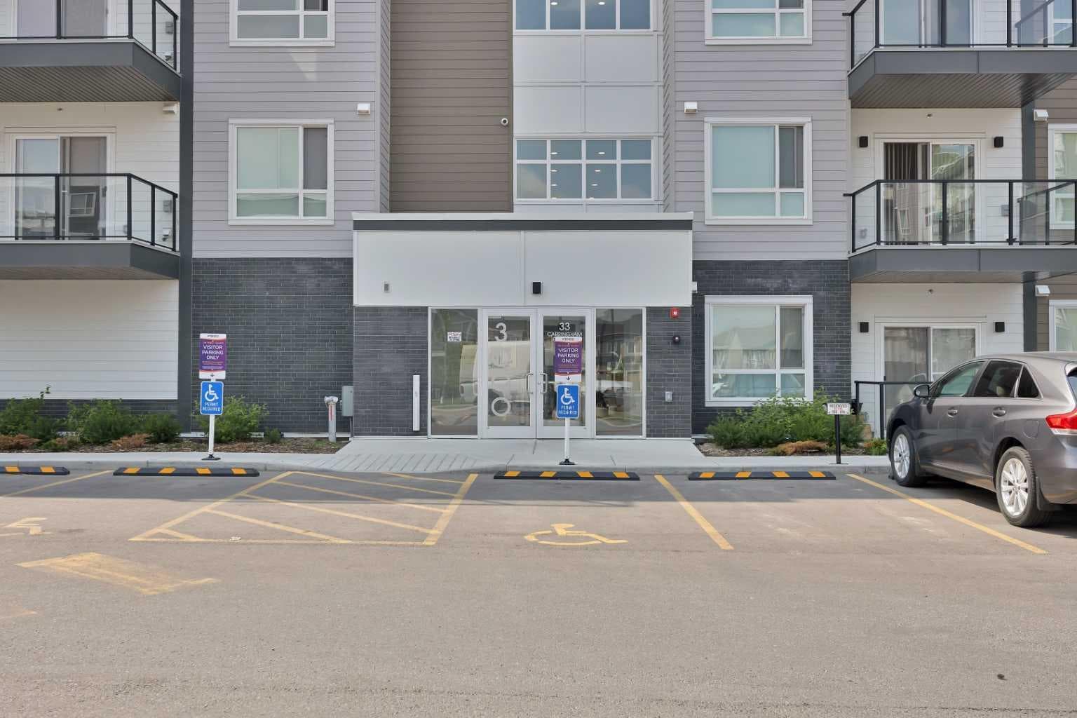 3315, 33 Carringham Gate NW — photo 4