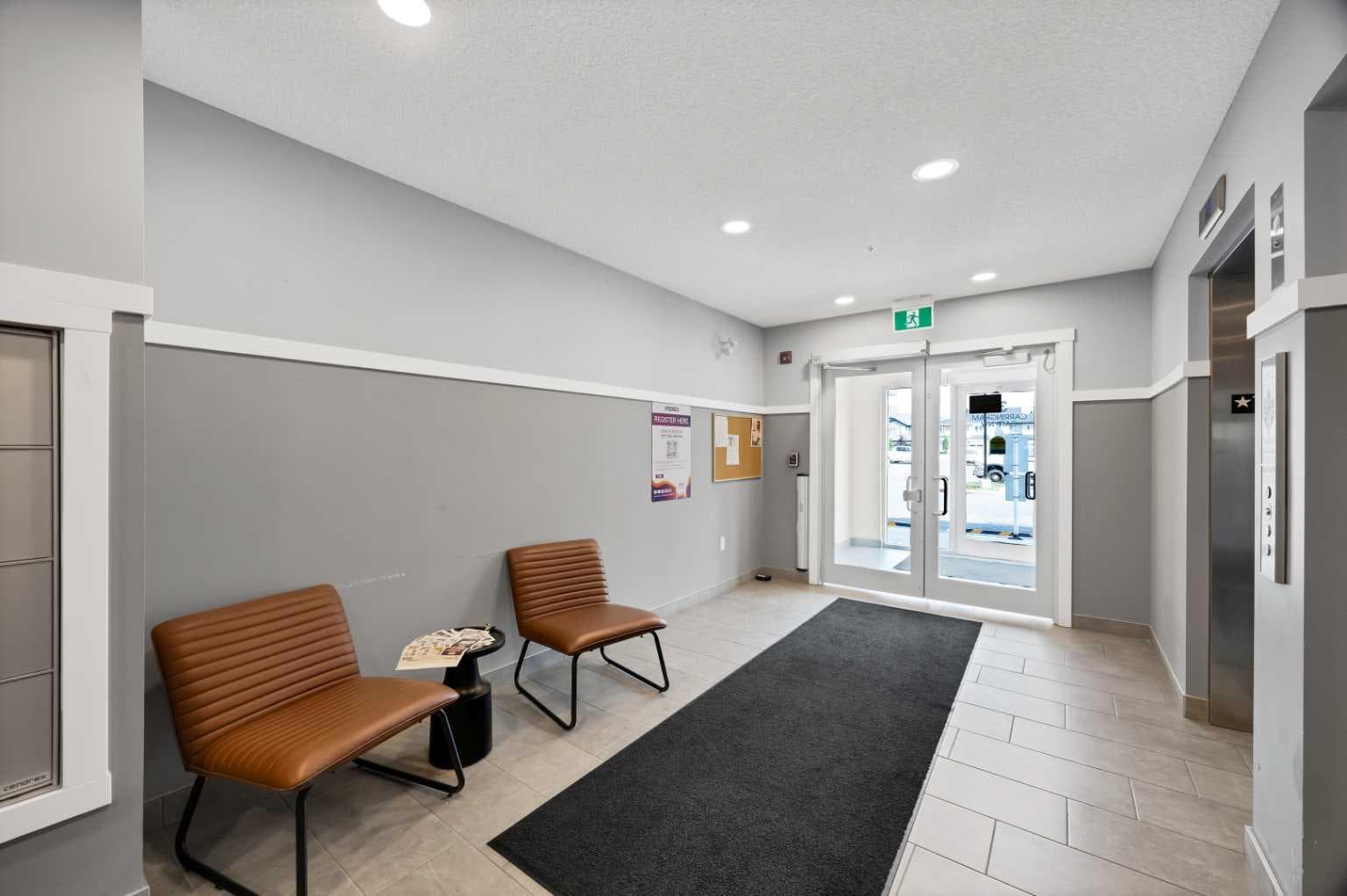 3315, 33 Carringham Gate NW — photo 5
