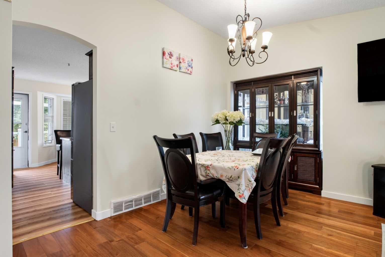 403 Shawinigan Drive SW — photo 5