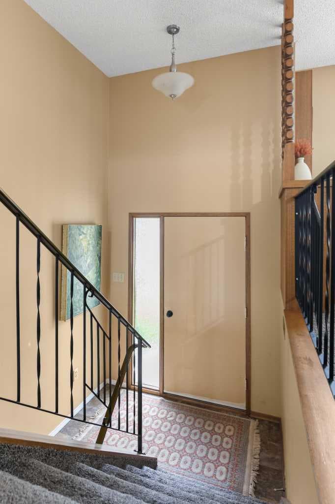 447 8 Street SE — photo 3