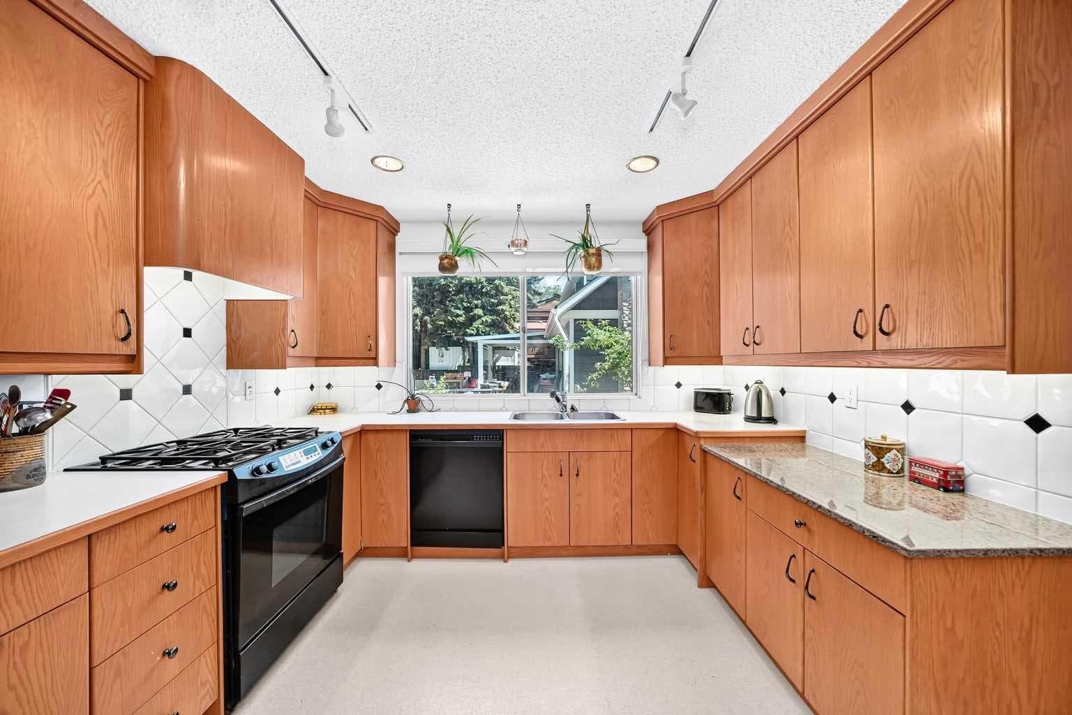 2 Varsplain Place NW — photo 5