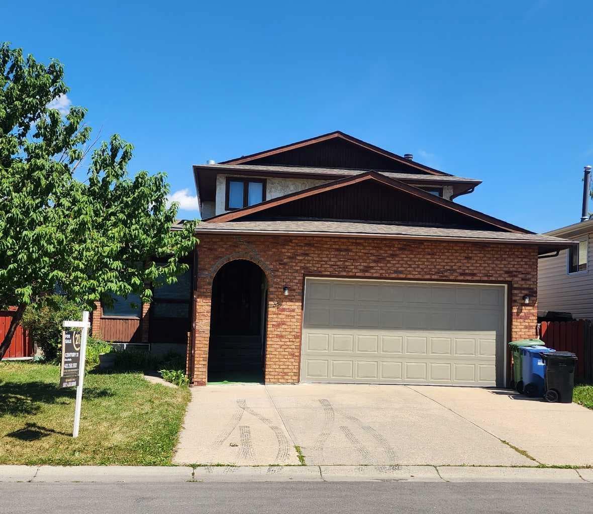 39 Whiteram Close NE — photo 1