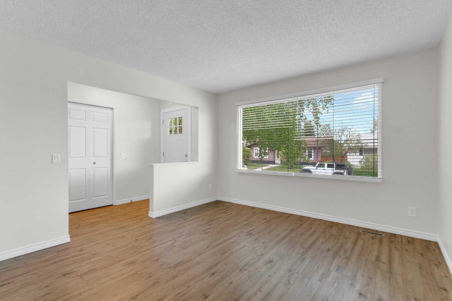 452 Queen Alexandra Way SE — photo 5