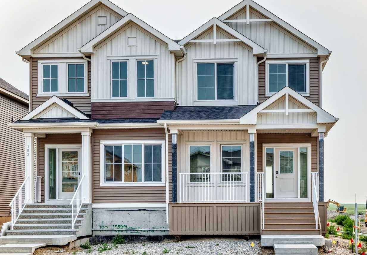 186 Lanark Gate SE — photo 1