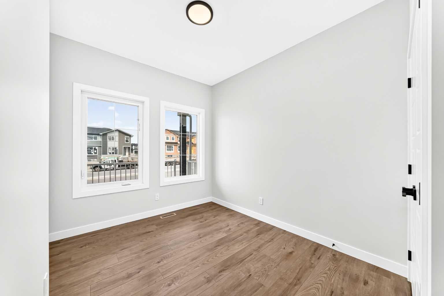 186 Lanark Gate SE — photo 5