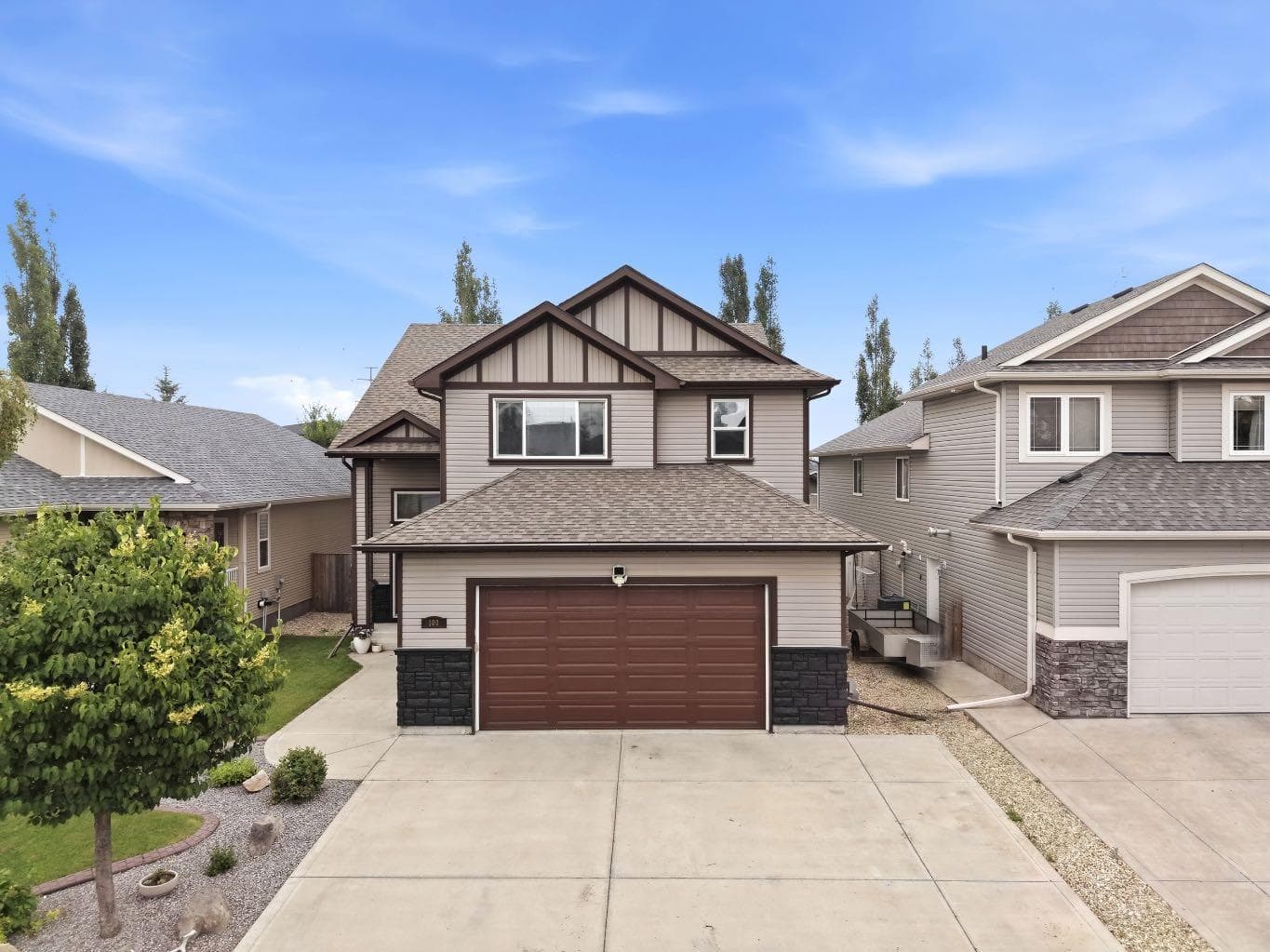 100 Vincent Close — photo 2