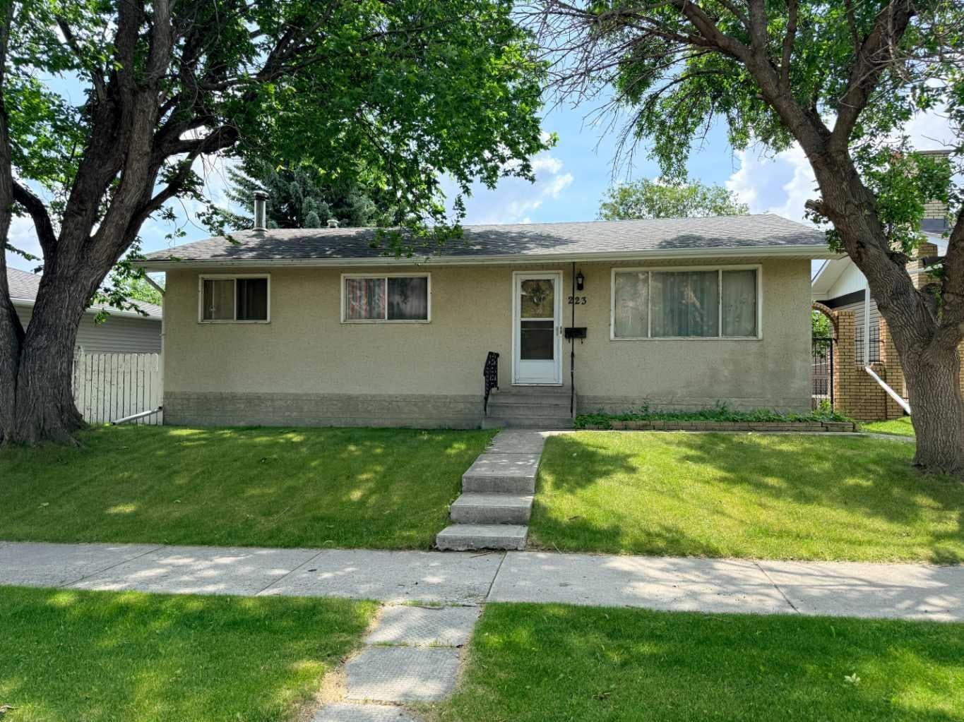 223 72 Avenue NE — photo 1