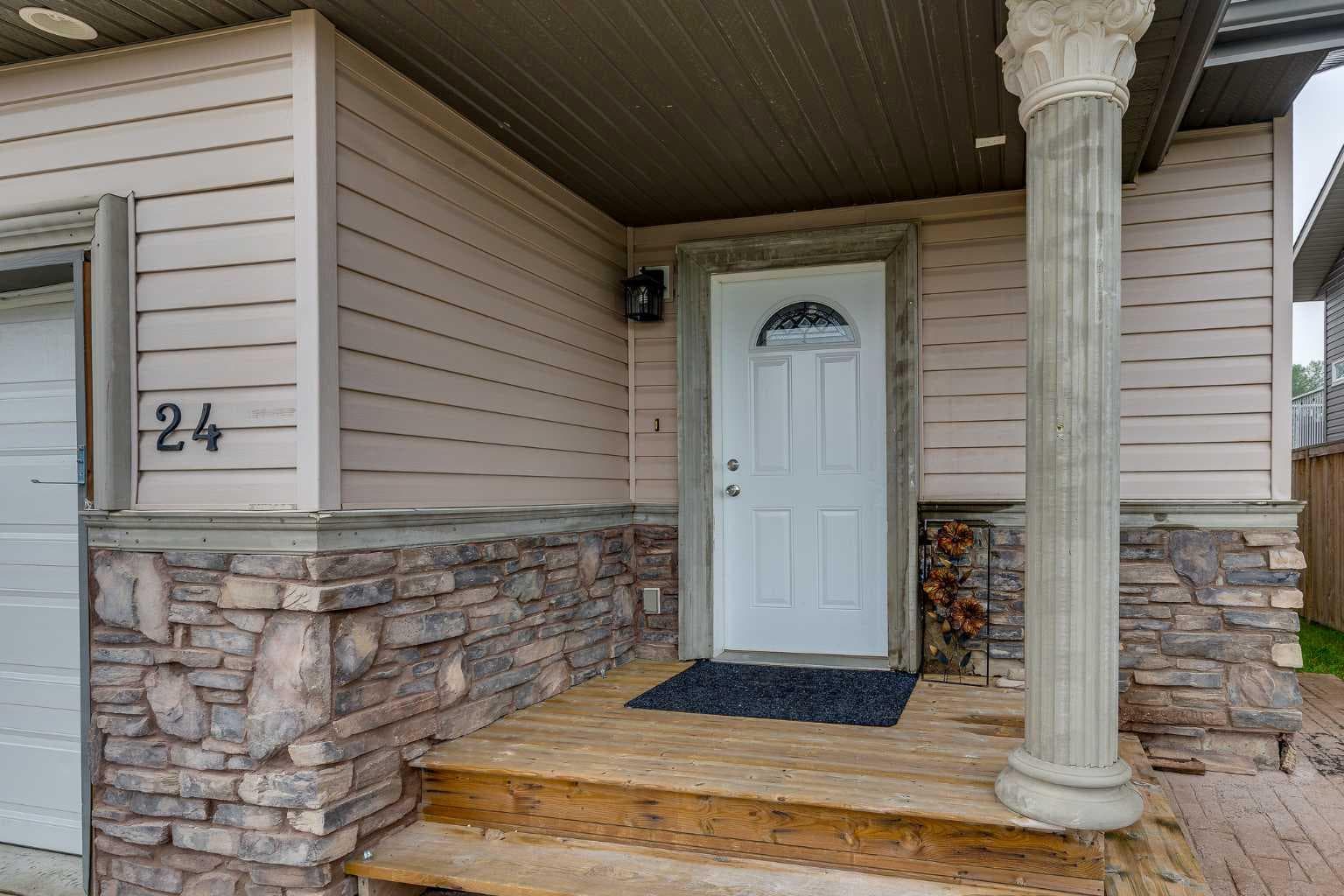 24 Mackenzie Crescent — photo 2