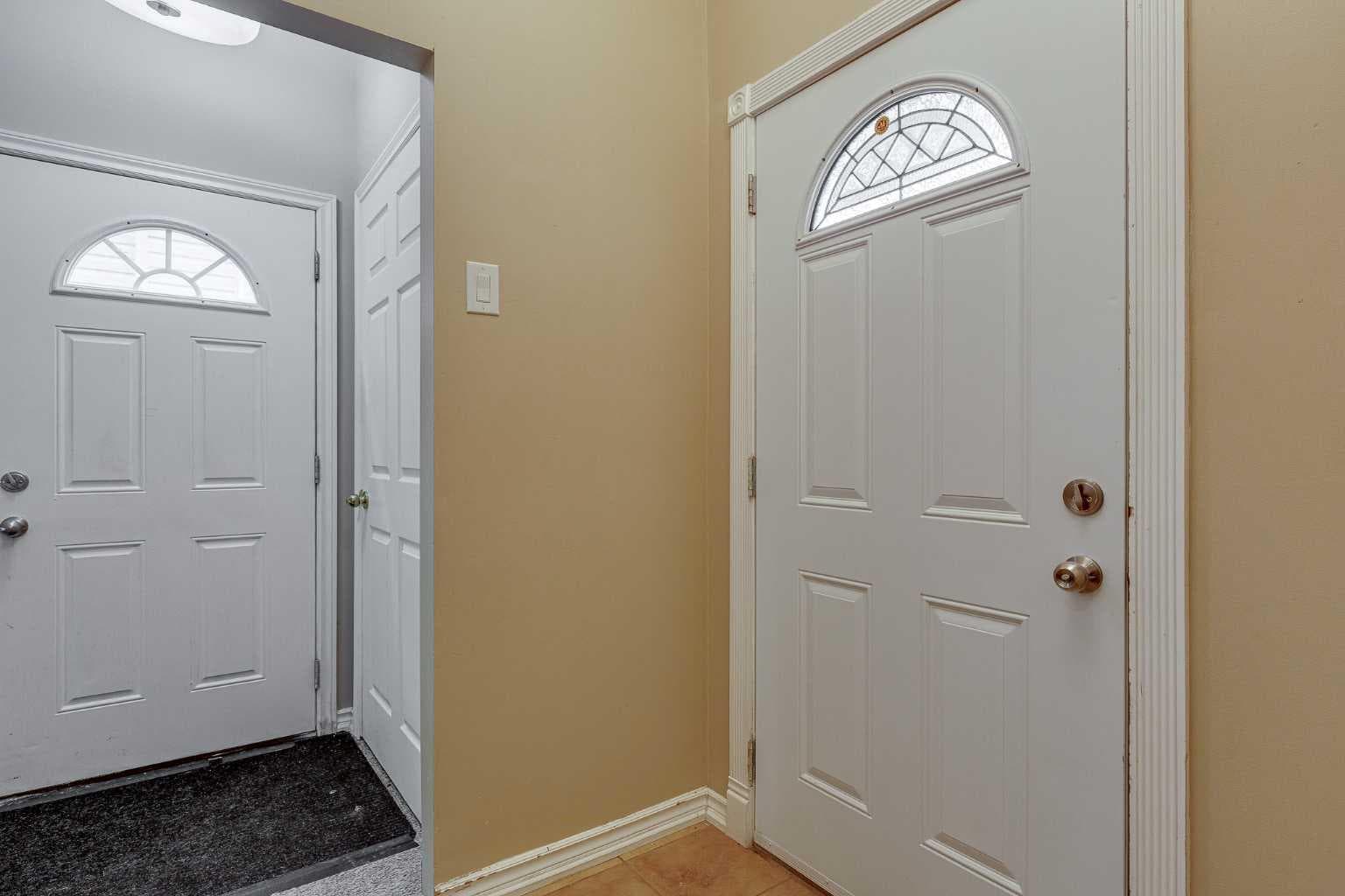 24 Mackenzie Crescent — photo 3