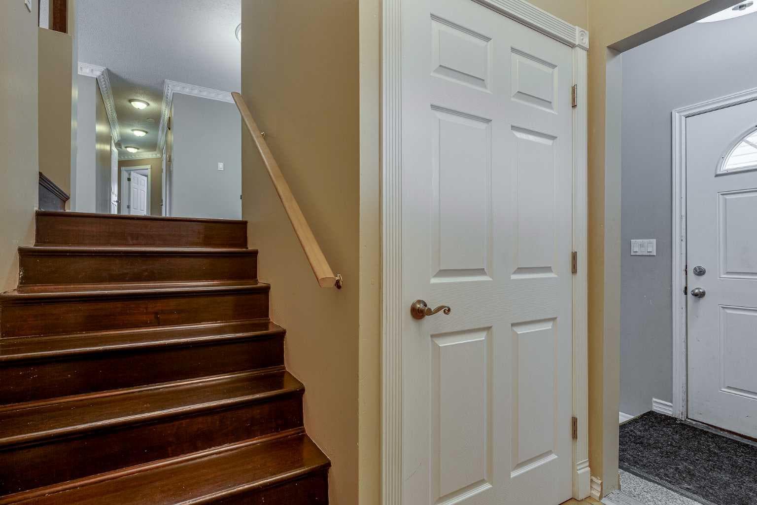 24 Mackenzie Crescent — photo 4