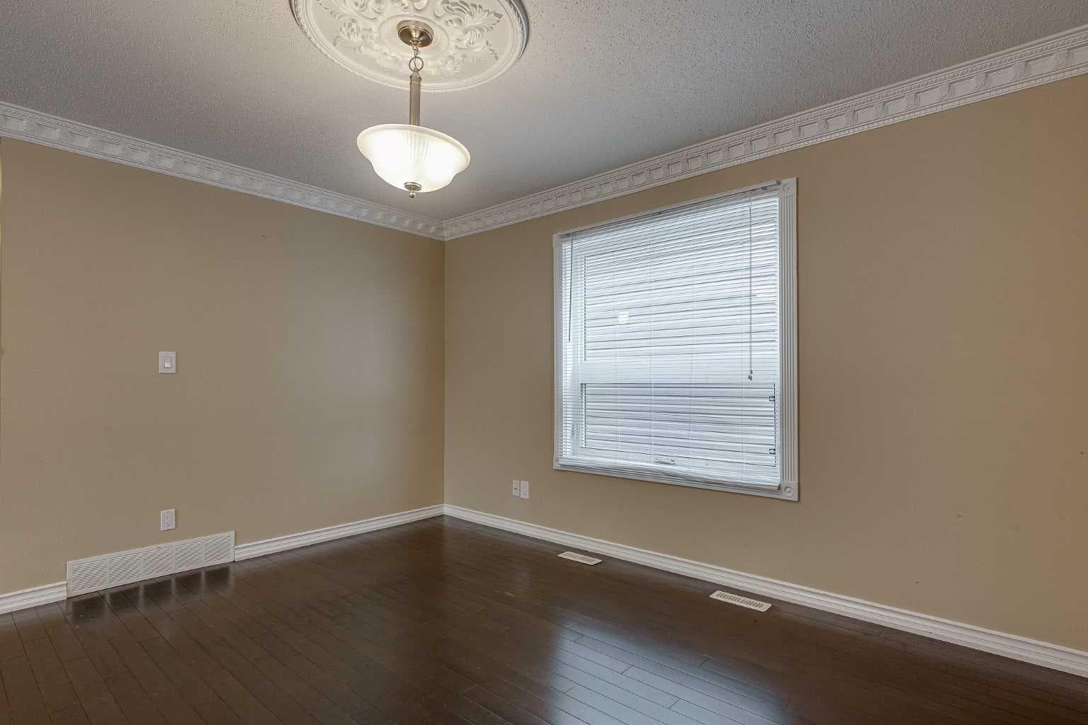 24 Mackenzie Crescent — photo 5