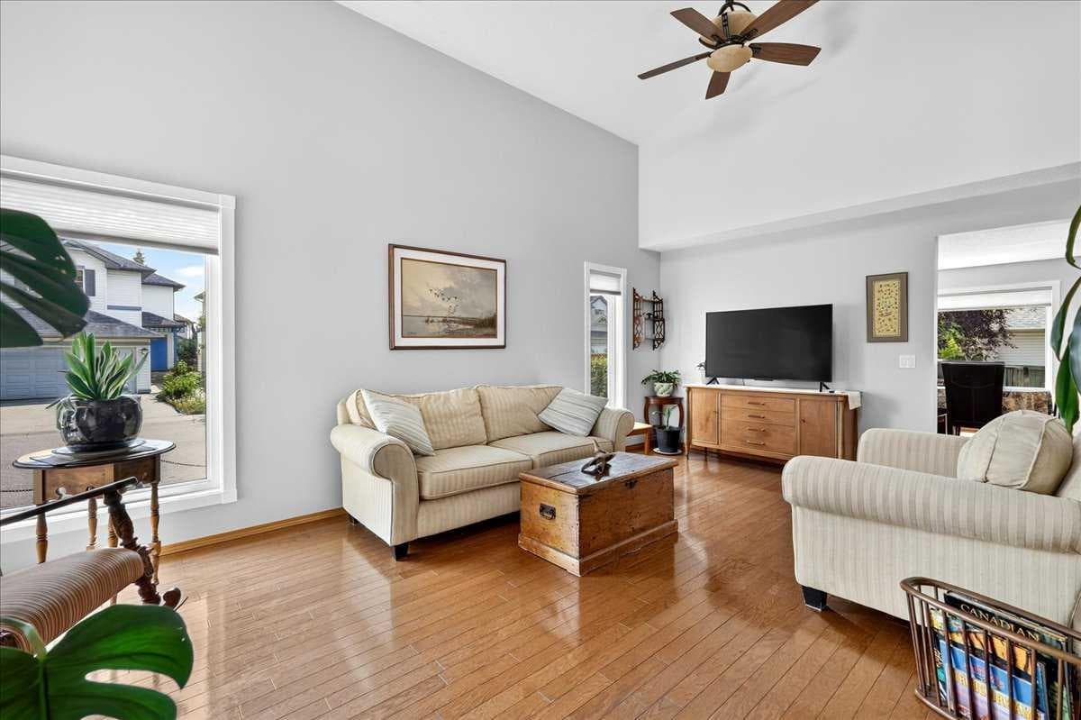 23 Cranfield Crescent SE — photo 4