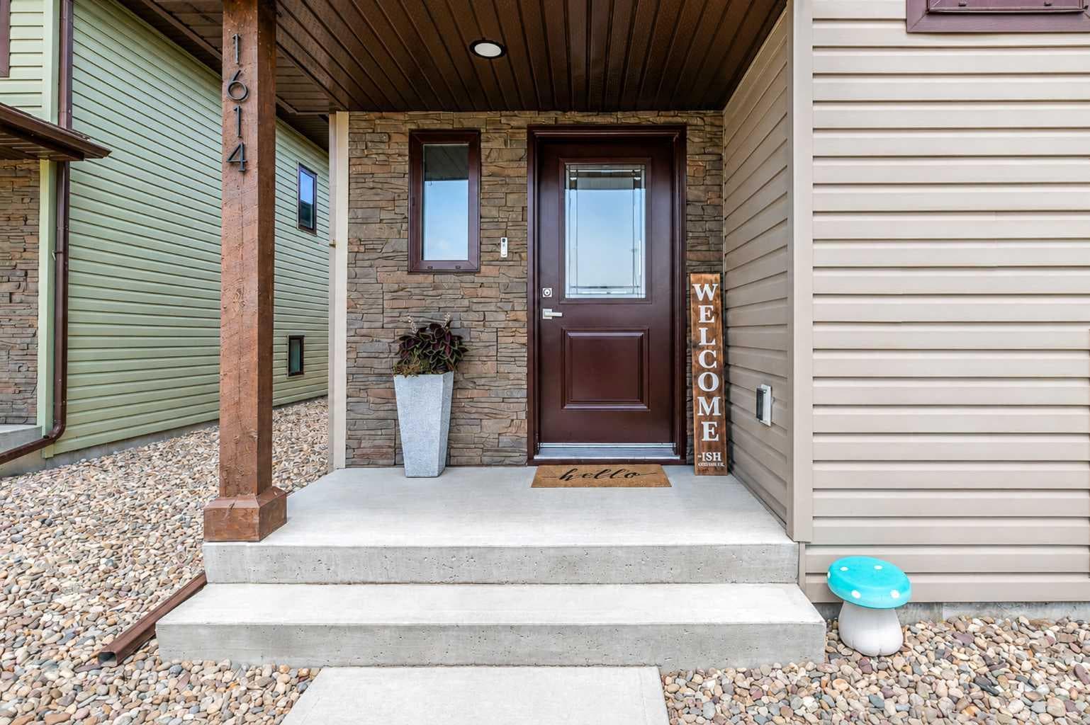1614 2 Avenue E — photo 2