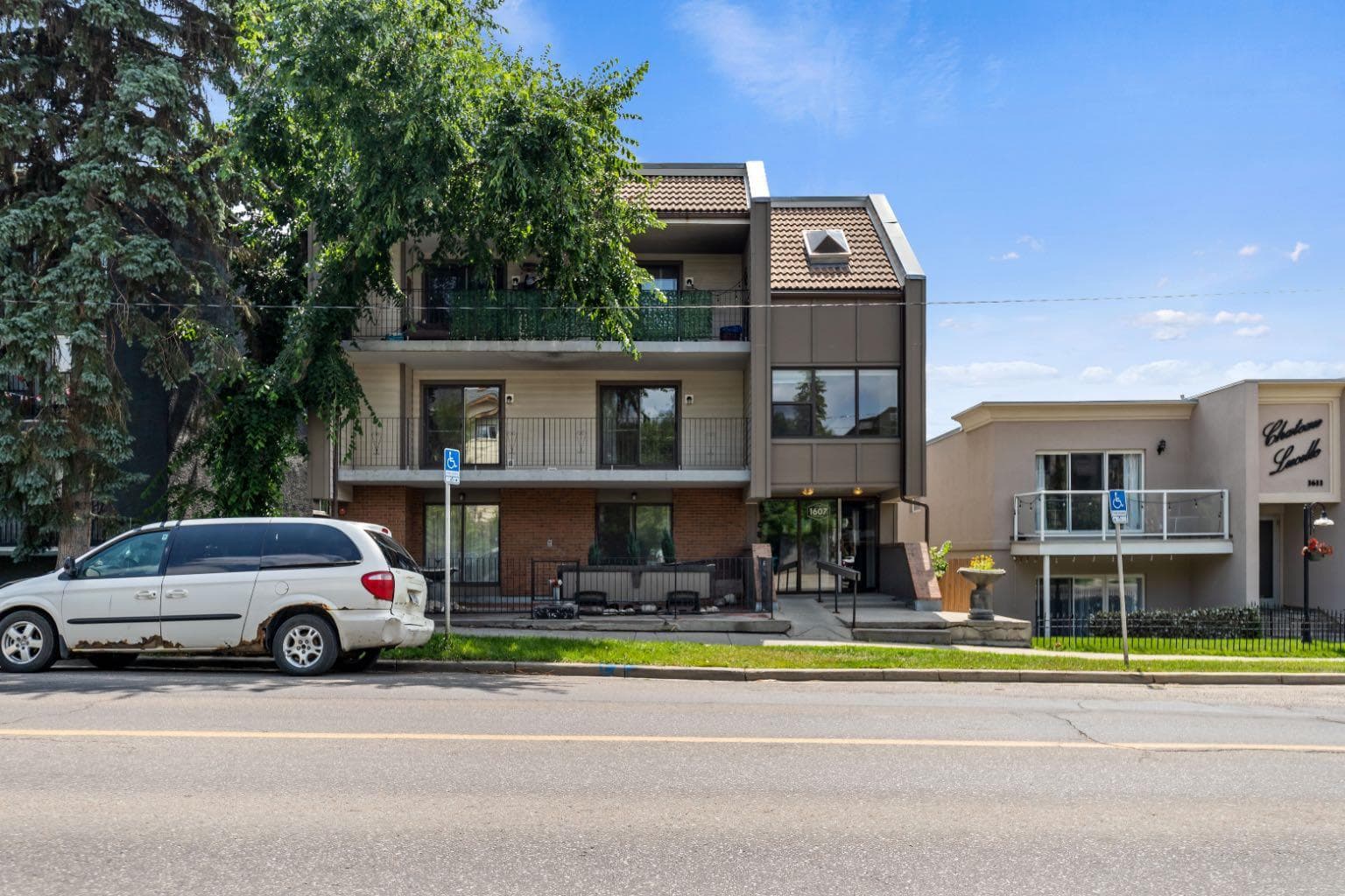 4, 1607 26 Avenue SW — photo 1
