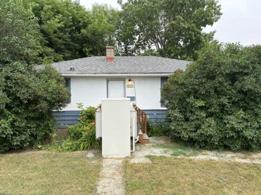8348 Bowness Road NW — photo 1