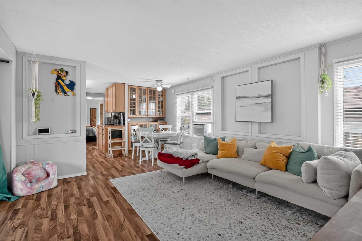 913 Spring Haven Court SE — photo 1