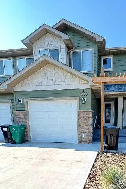 4, 1568 Stafford Drive N — photo 1