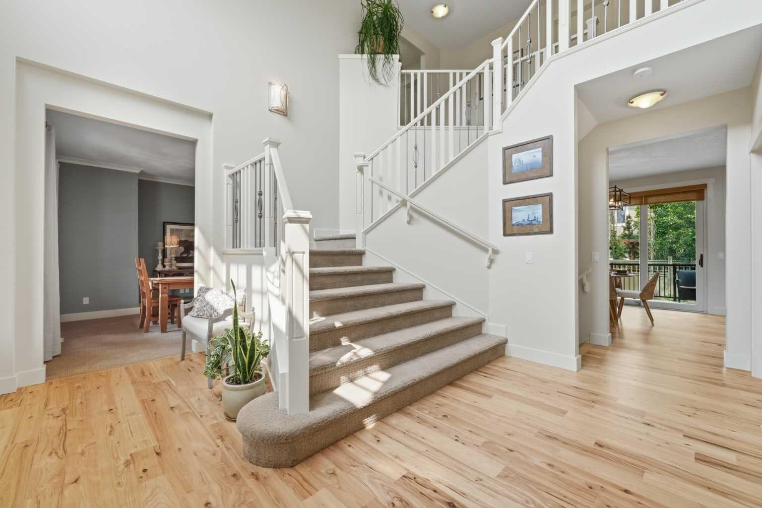 8216 9 Avenue SW — photo 2