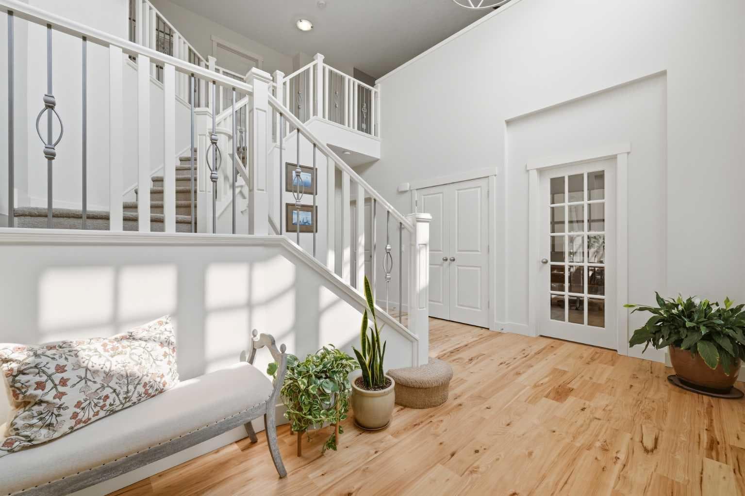 8216 9 Avenue SW — photo 3