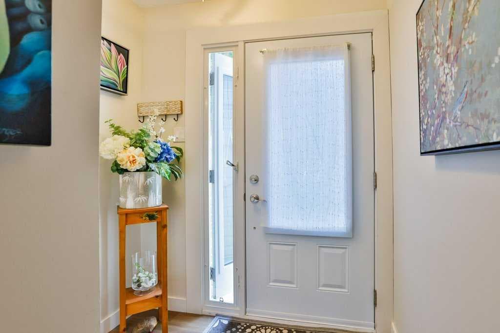 8, 29 Brock Place W — photo 4