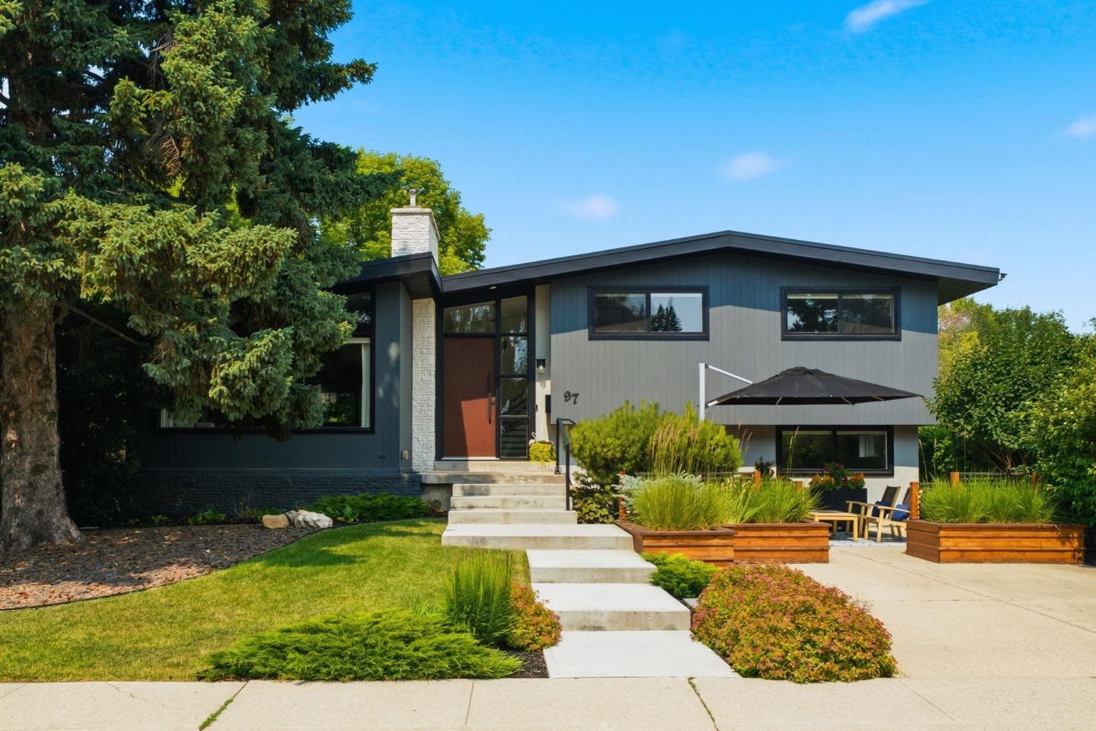 Detached in Chinook Park