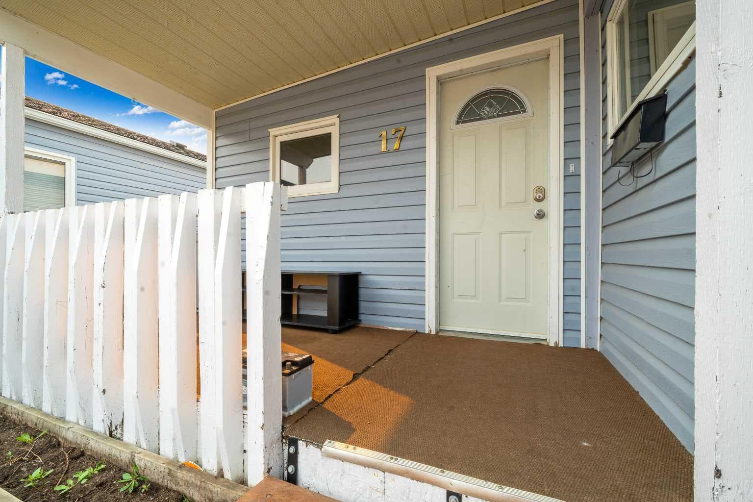 17 De Havilland Boulevard SW — photo 3