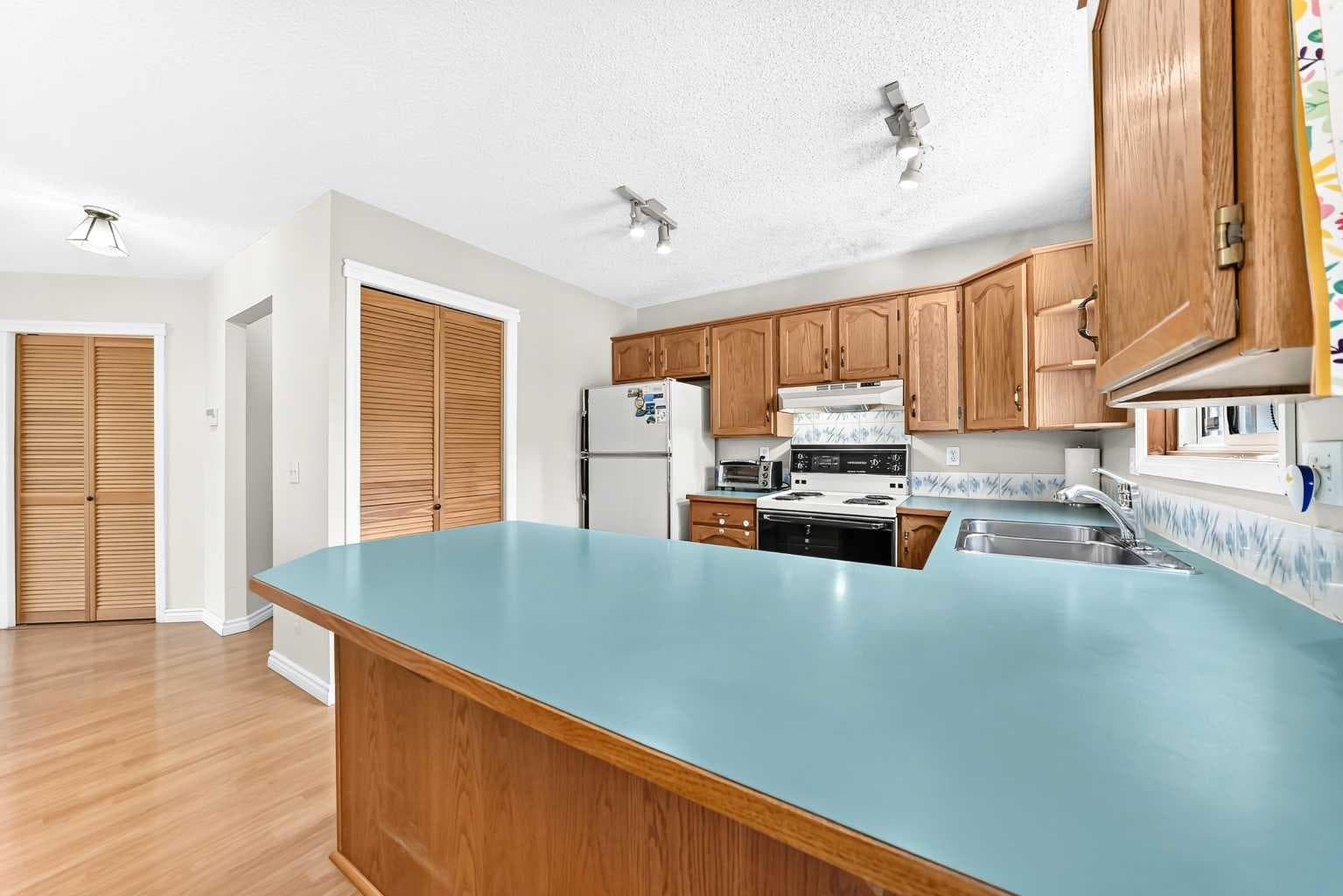 216 Millbank Road SW — photo 4