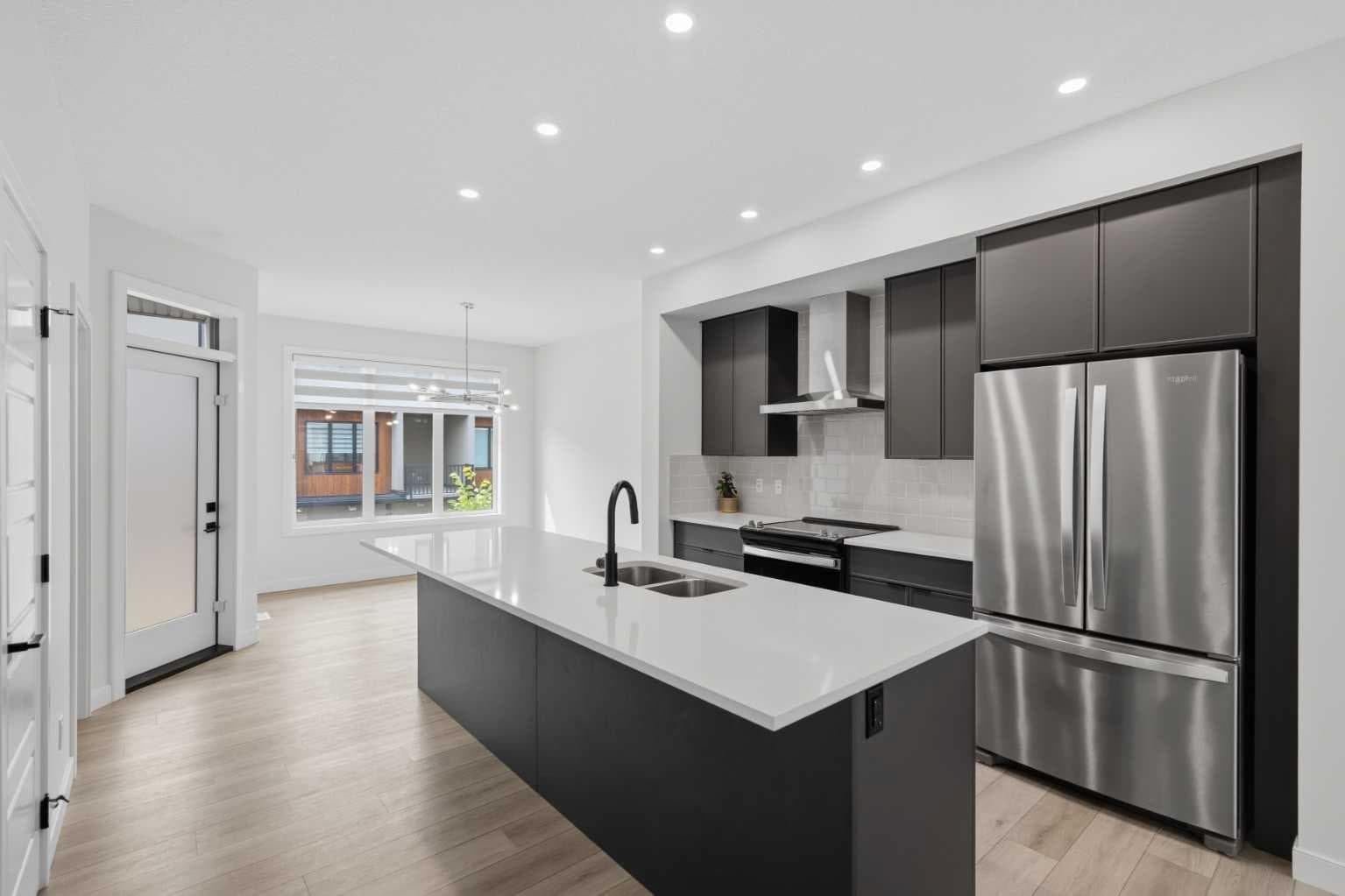 323, 81 Greenbriar Place NW — photo 5