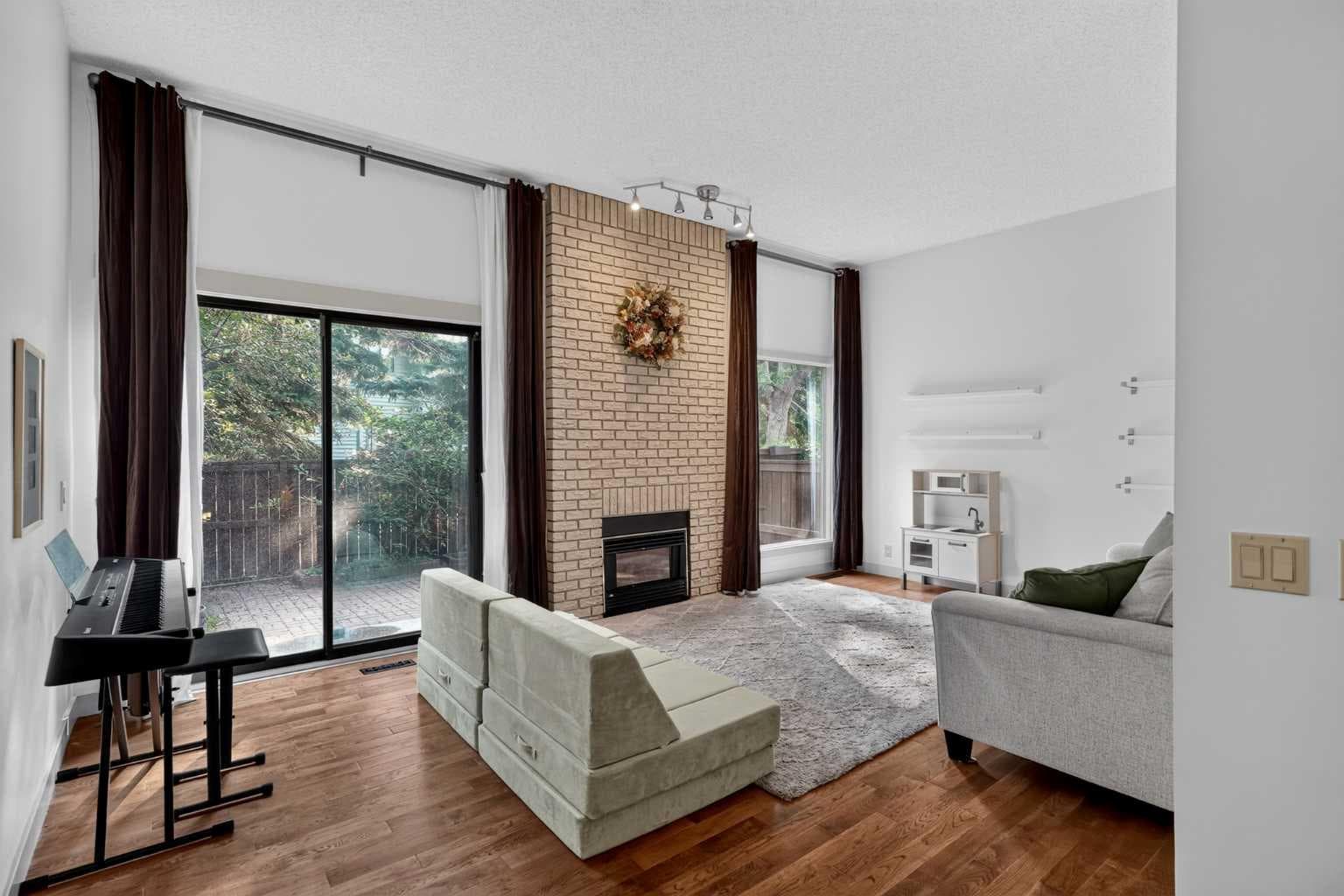571 Point Mckay Grove NW — photo 3