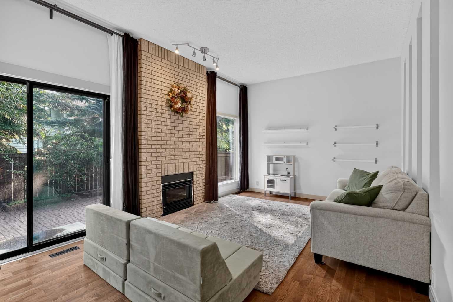 571 Point Mckay Grove NW — photo 4