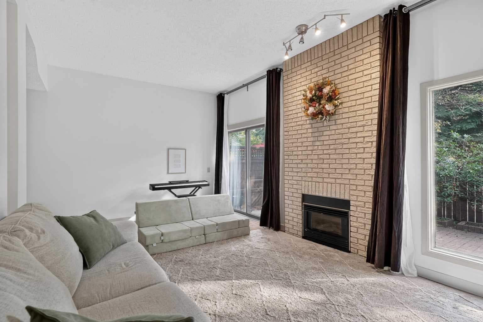 571 Point Mckay Grove NW — photo 5