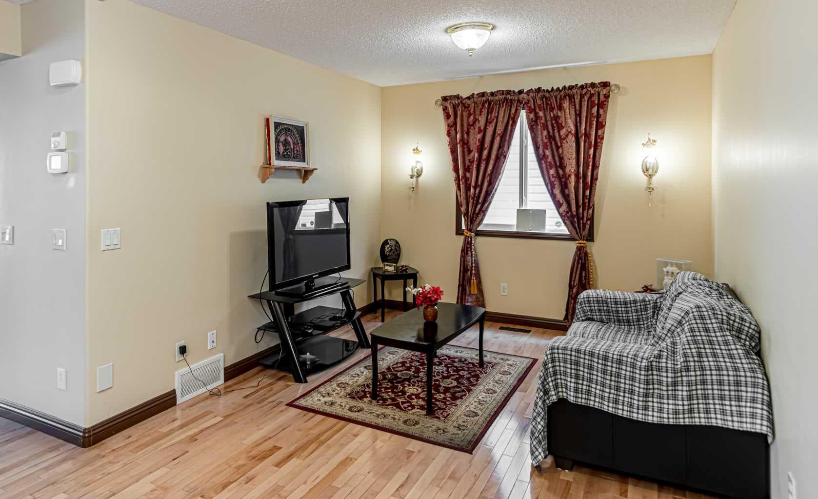 23 Royal Oak Terrace NW — photo 4