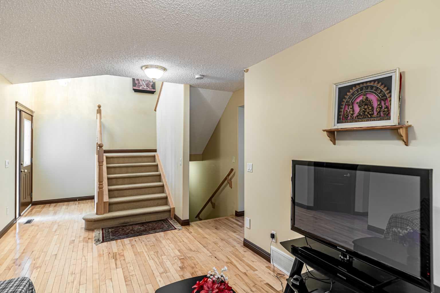 23 Royal Oak Terrace NW — photo 5