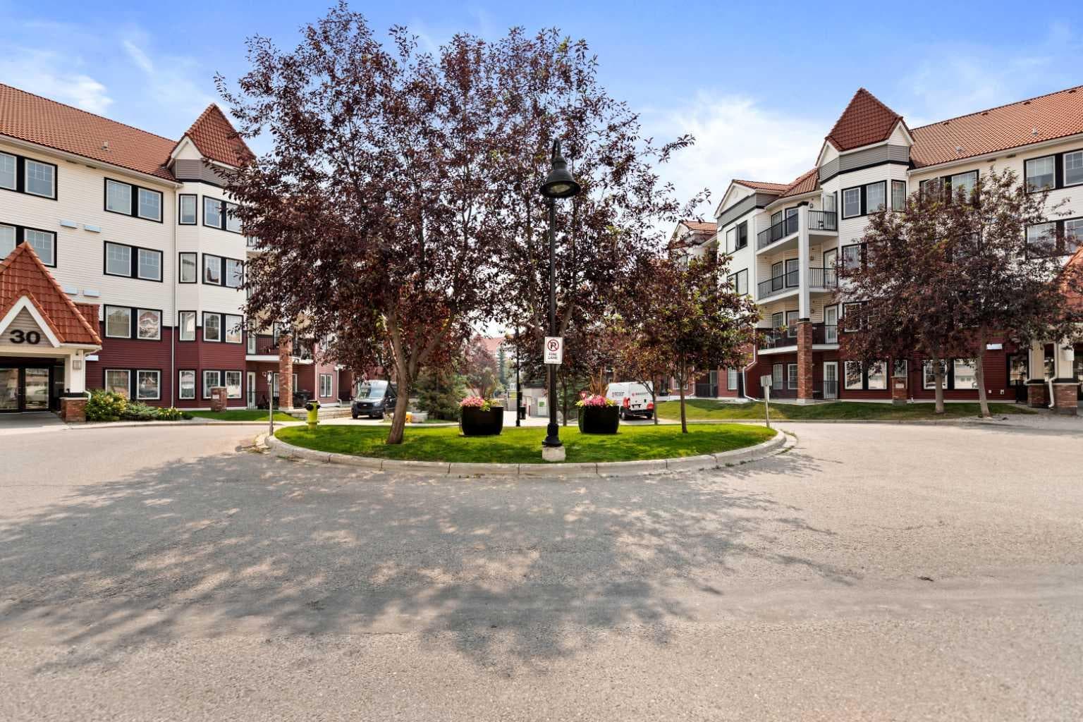 205, 20 Royal Oak Plaza NW — photo 5