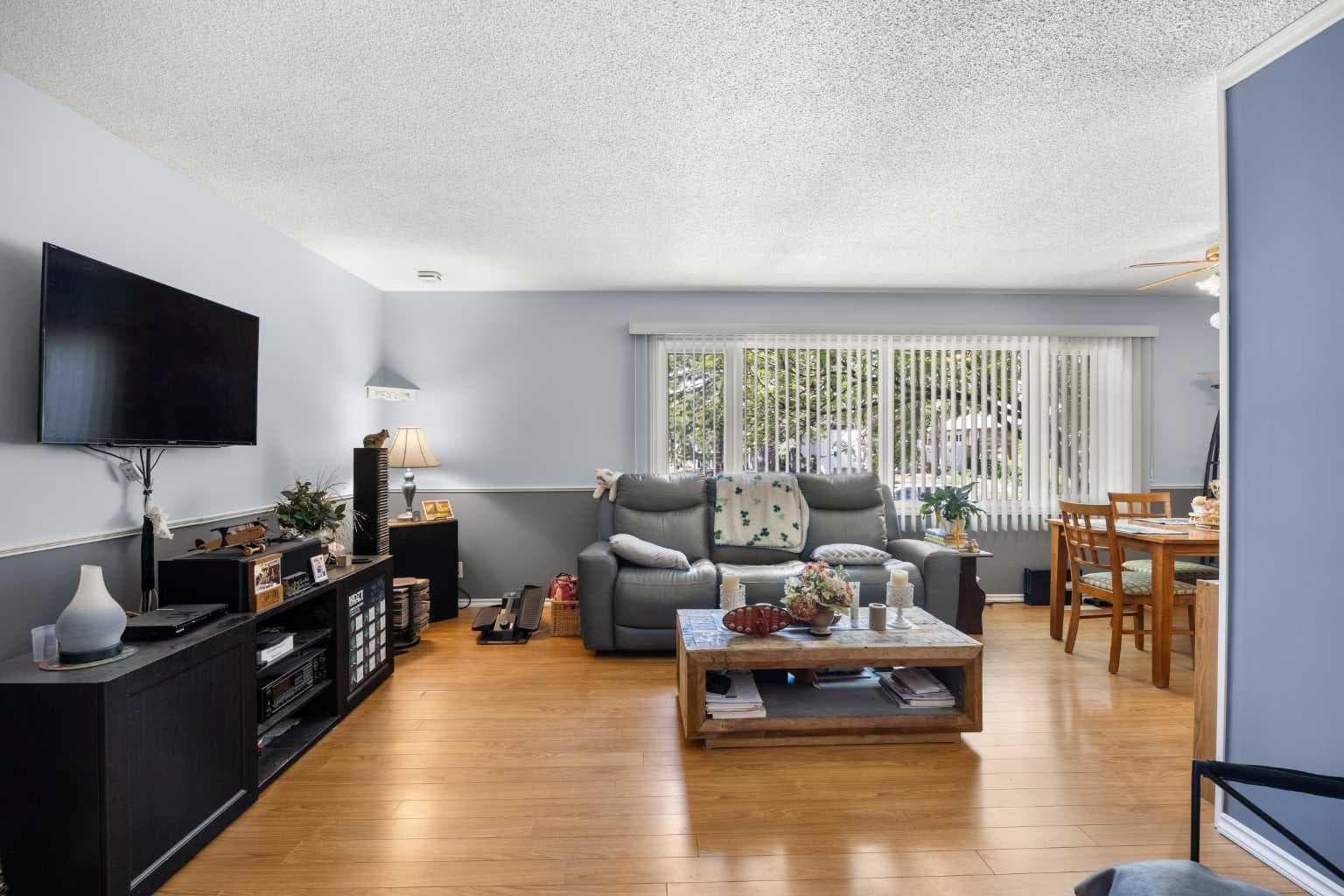 272 Huntington Close NE — photo 4