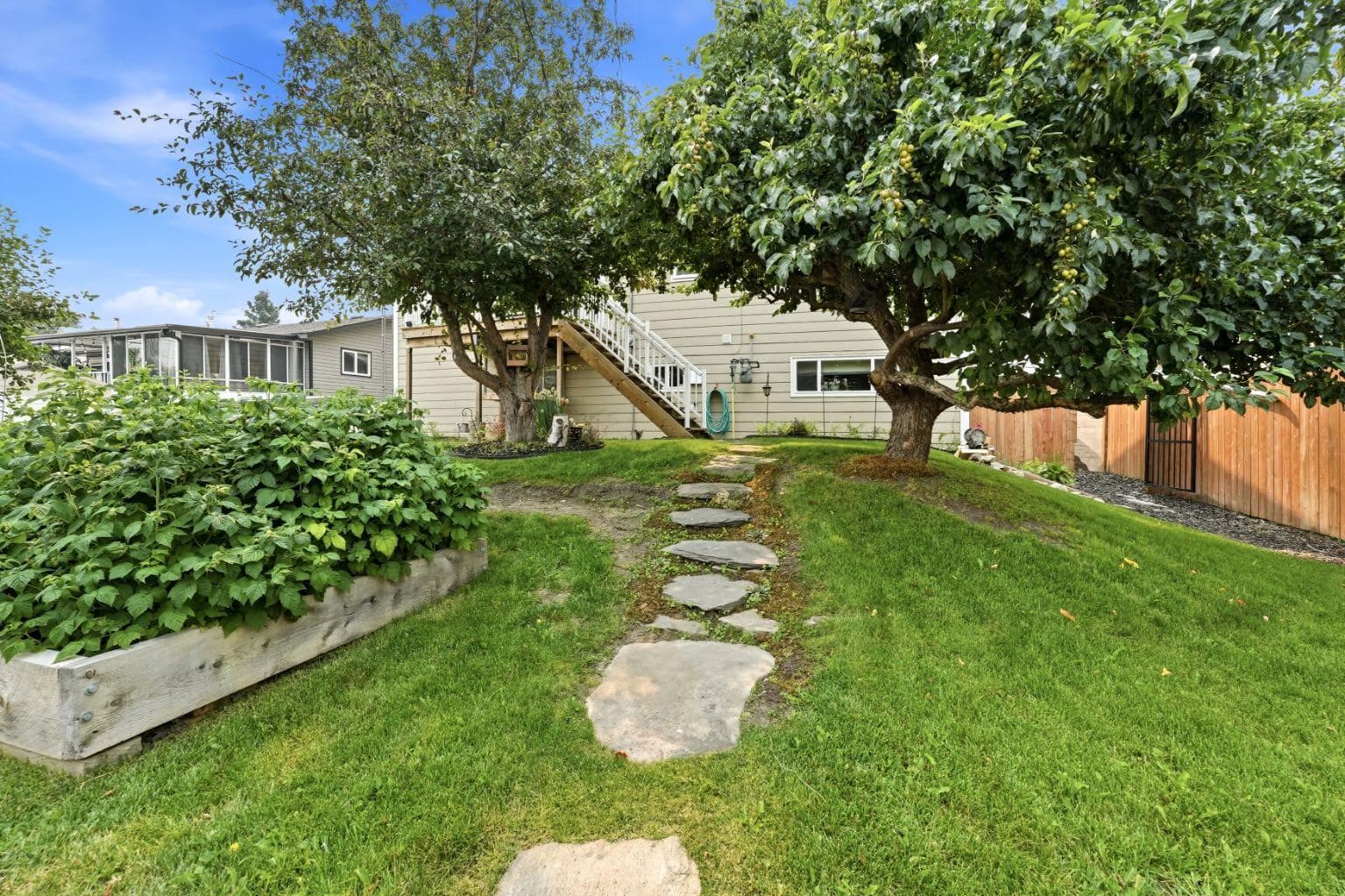 218 8 Avenue NE — photo 5