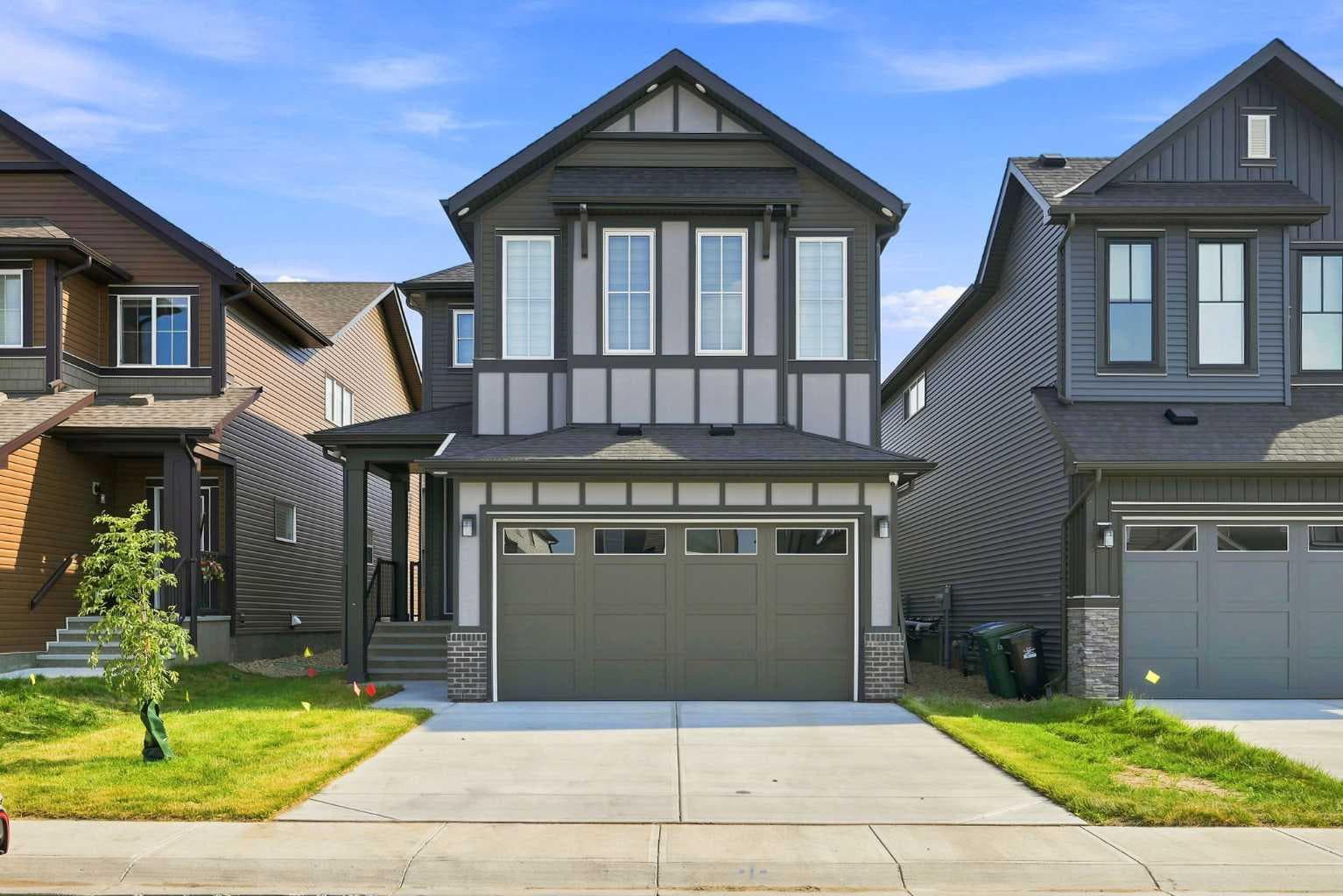 945 Chinook Winds SW — photo 1