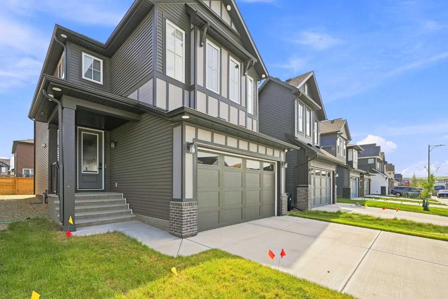 945 Chinook Winds SW — photo 2
