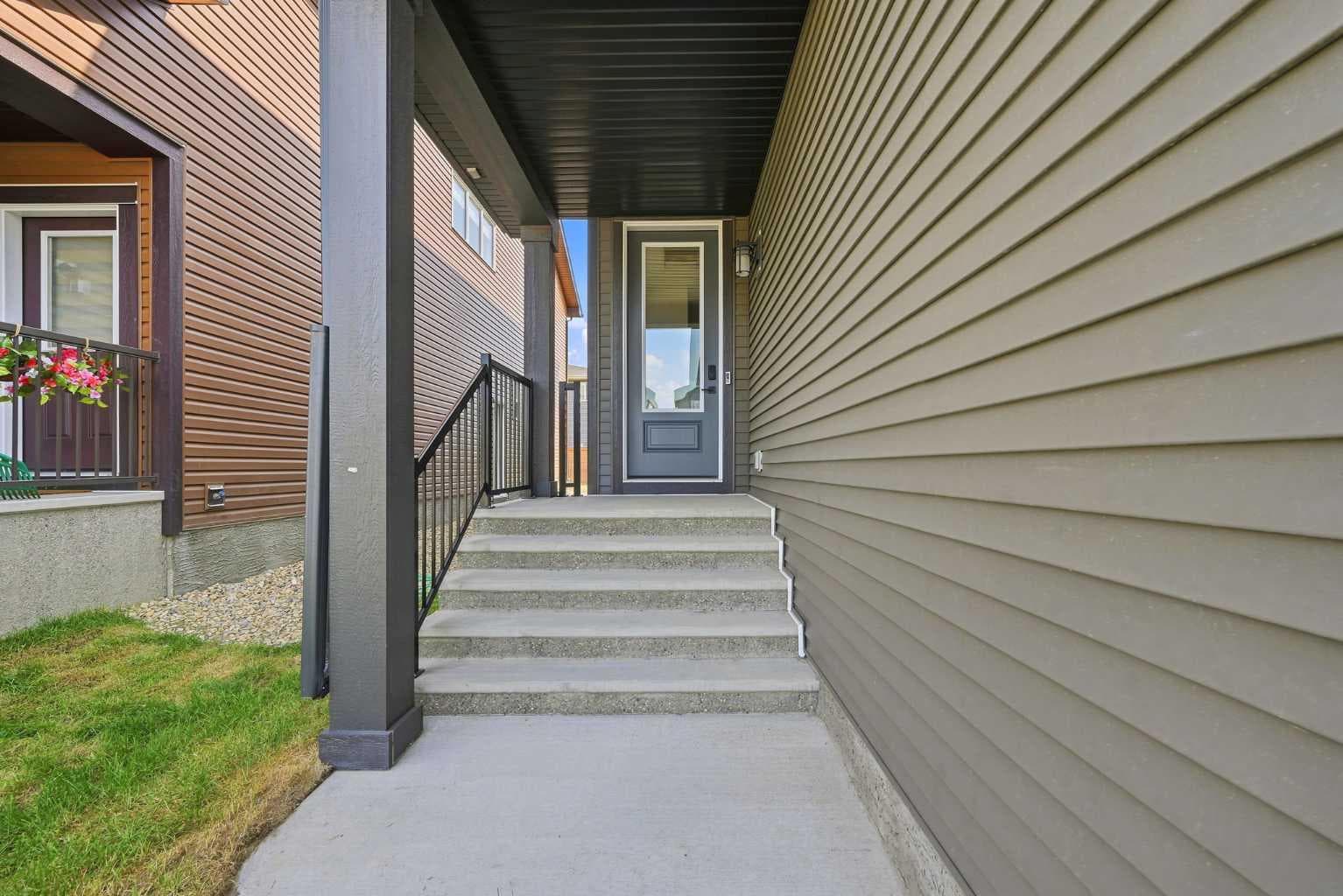 945 Chinook Winds SW — photo 3