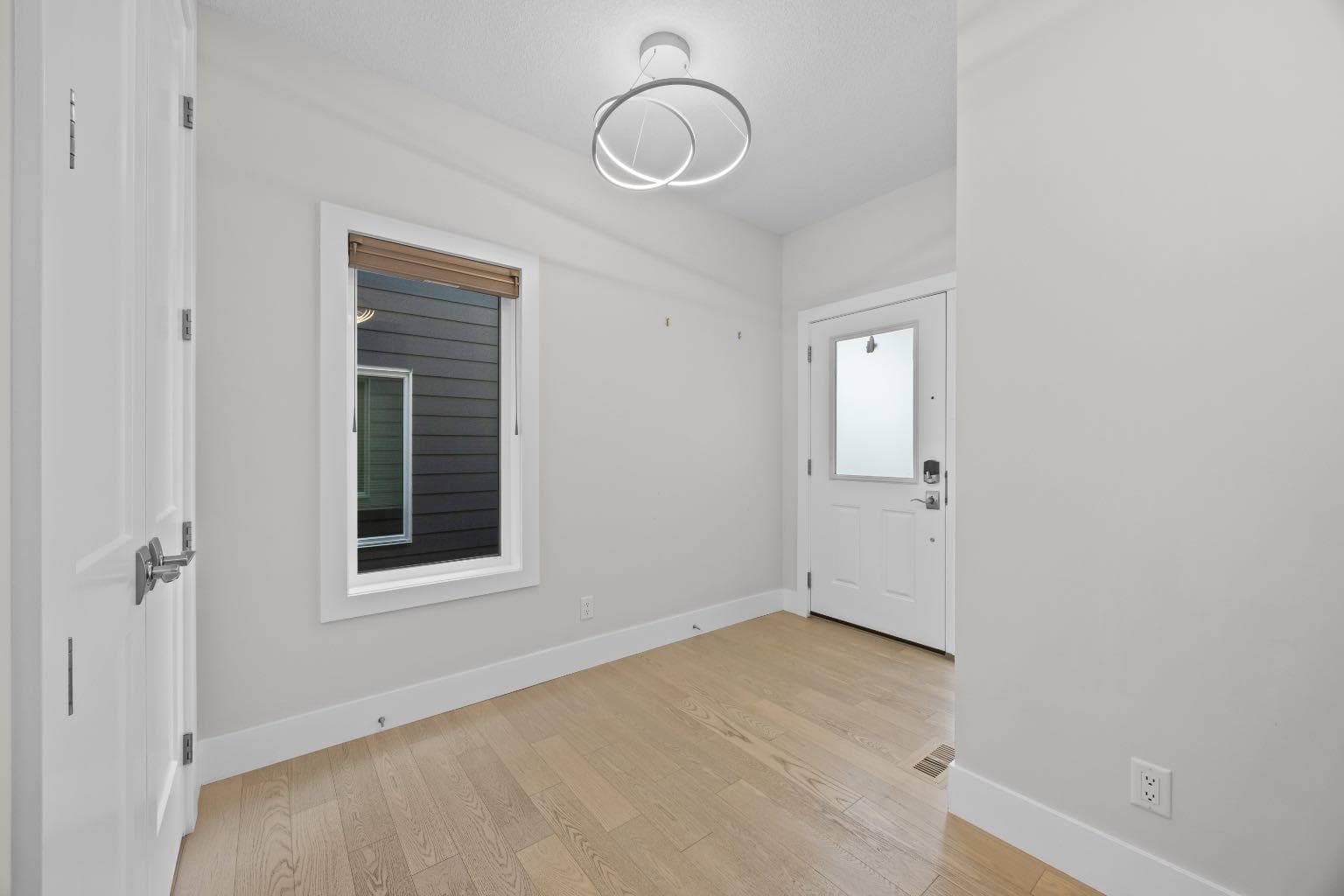 192 Magnolia Manor SE — photo 2