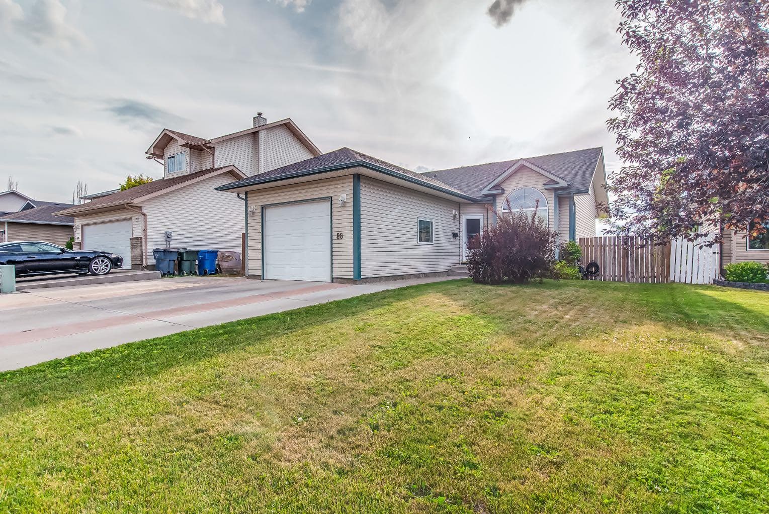 88 Spruce Close SE — photo 1