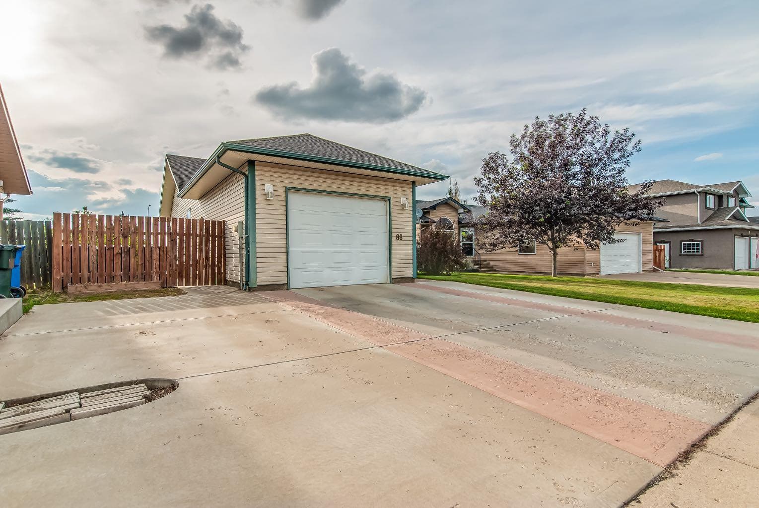 88 Spruce Close SE — photo 3