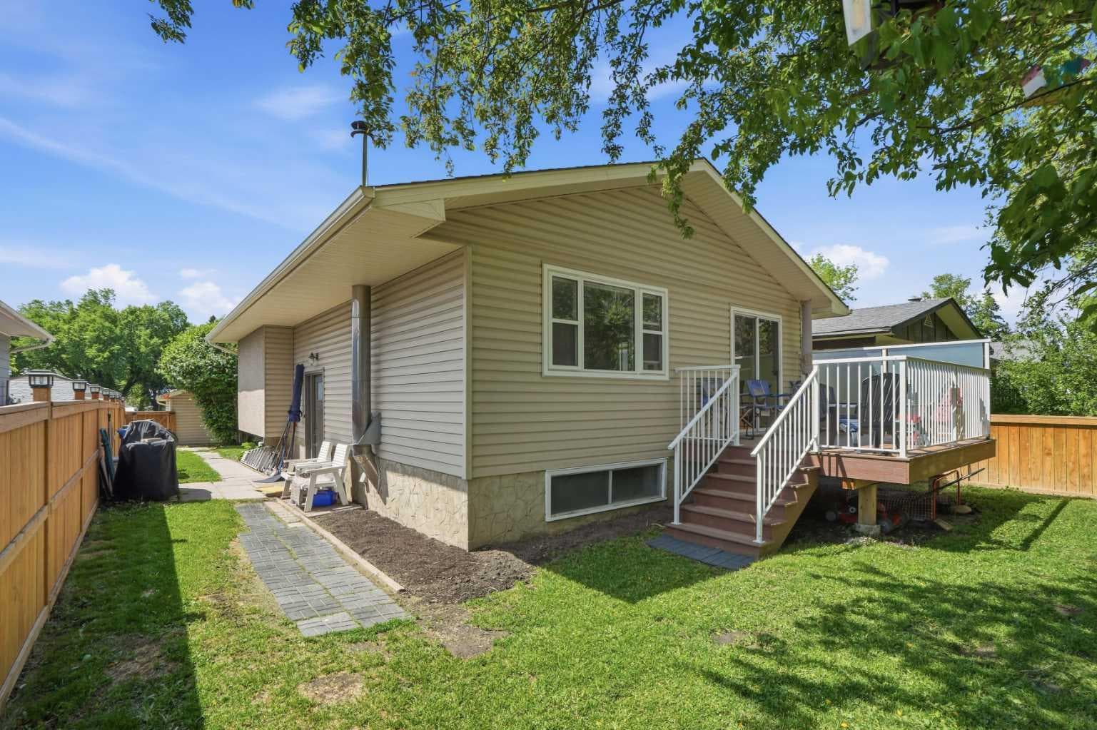 3056 32A Street SE — photo 2