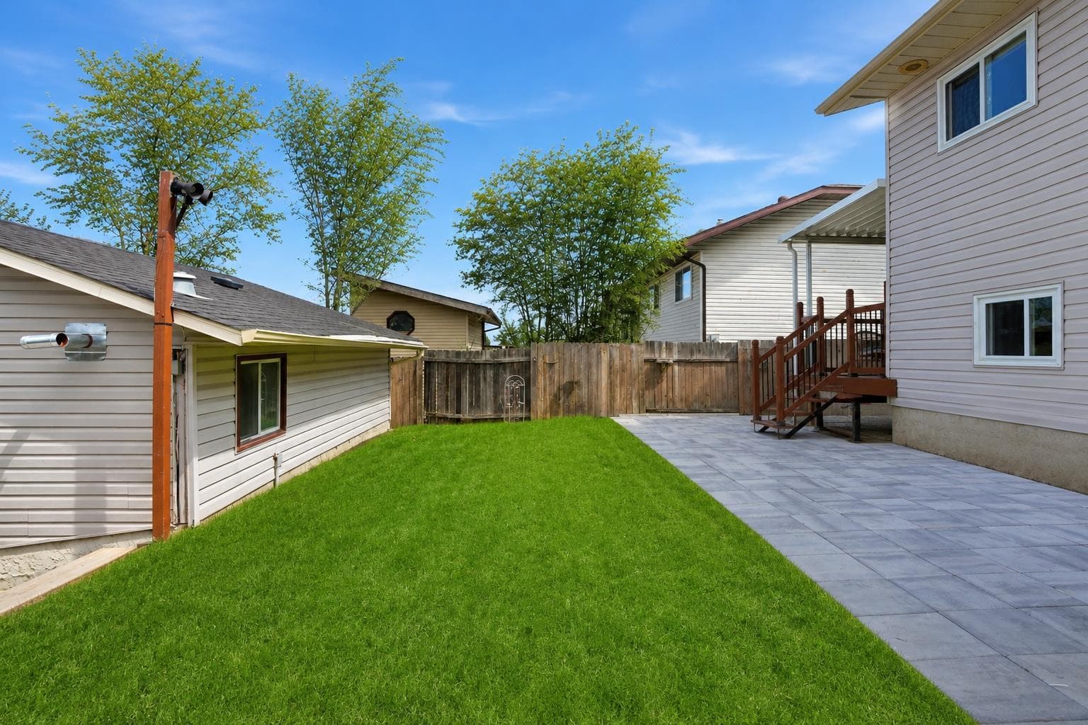 203 Shawglen Road SW — photo 4