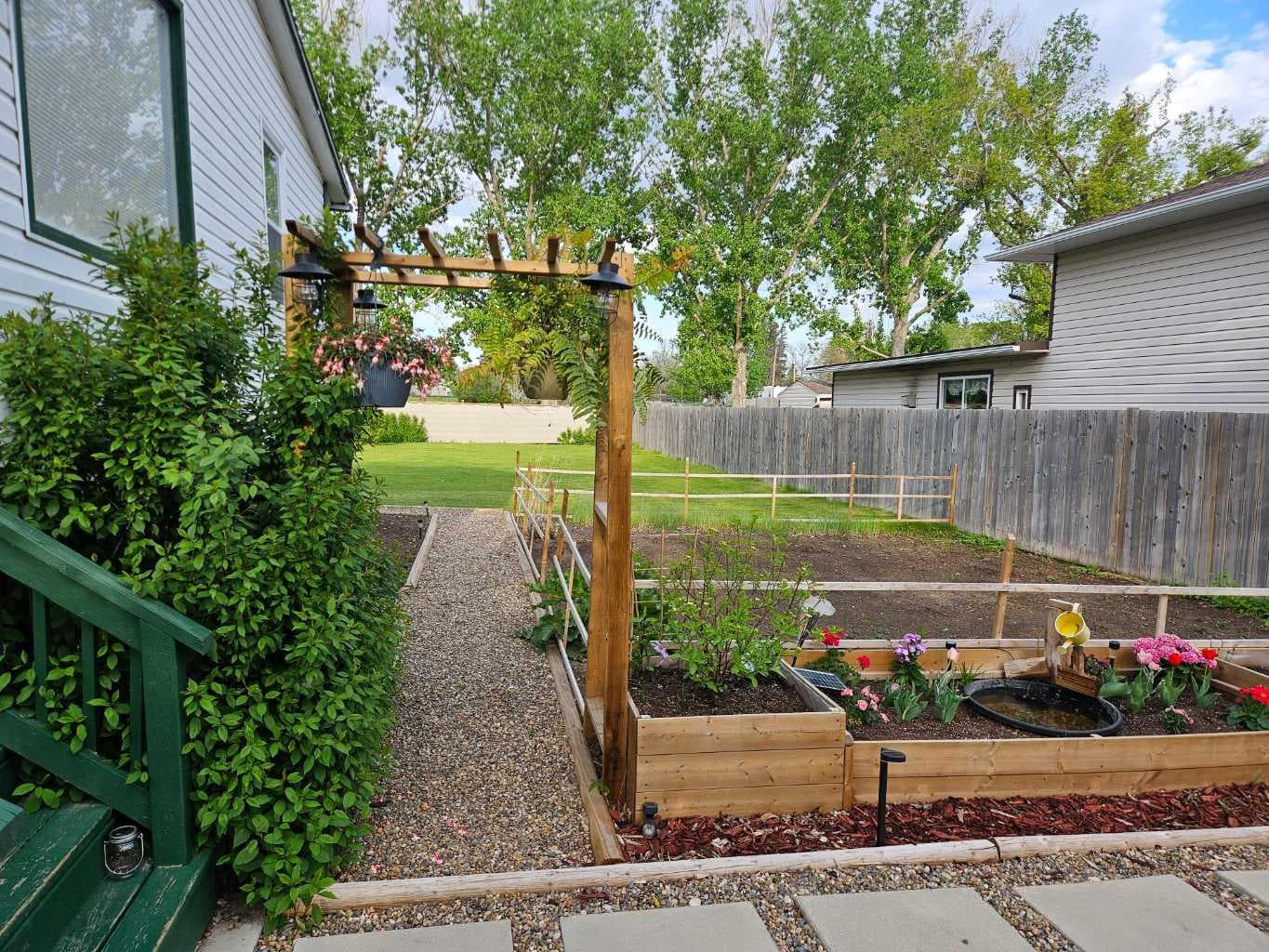606 4 Street — photo 2