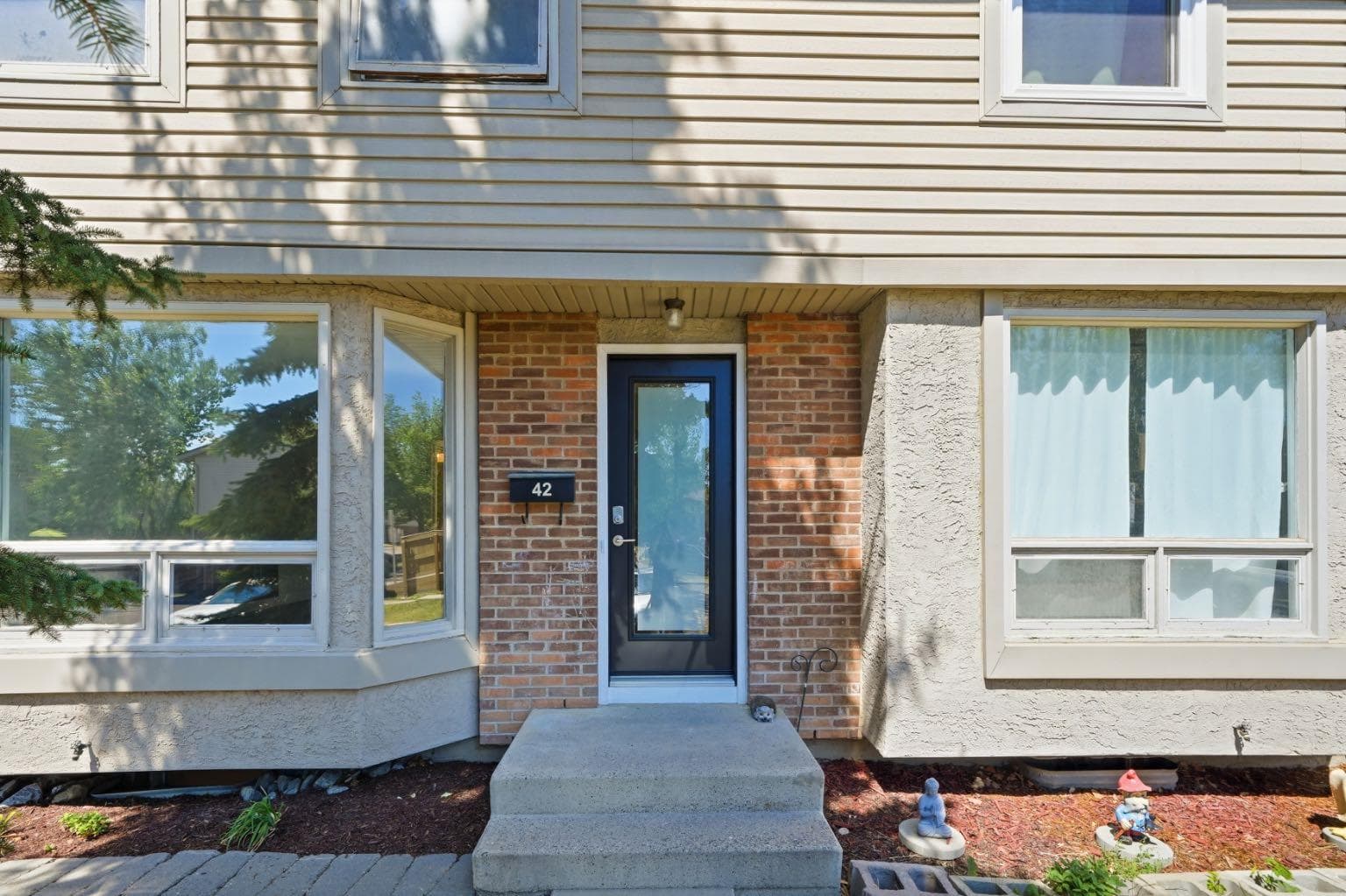 42, 123 Queensland Drive SE — photo 2